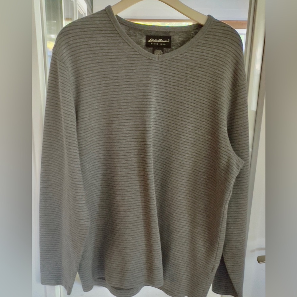 Men’s Eddie Bauer L/S Gray Black Stripe V-Neck Pullover Size Medium EUC